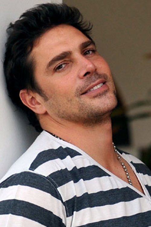 Matías Alé as Agustín