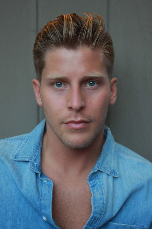 Thomas Kasp as Hunter