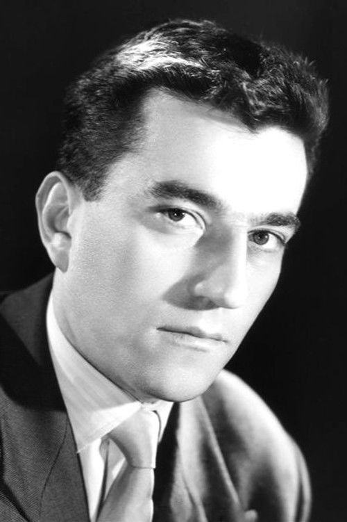 Georges Géret as Commissaire Javert