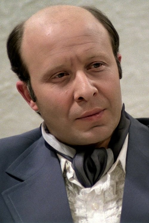 Carmelo Petix as L'Exhibitionniste (uncredited)