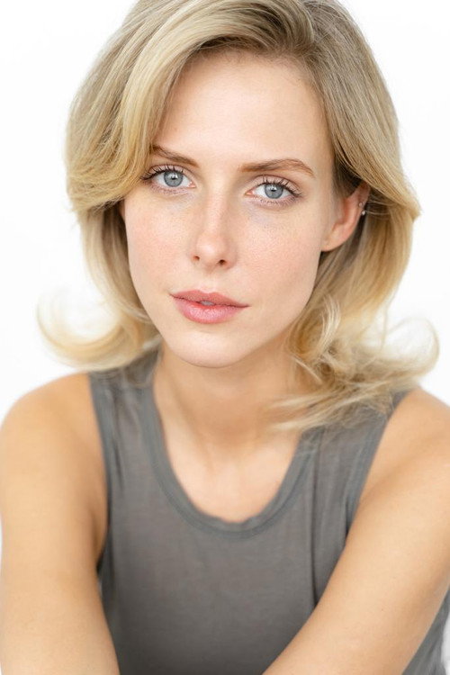 Oksana Streltsova as Алёна