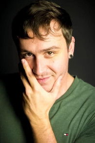 Vitor Tonsig as Pedro