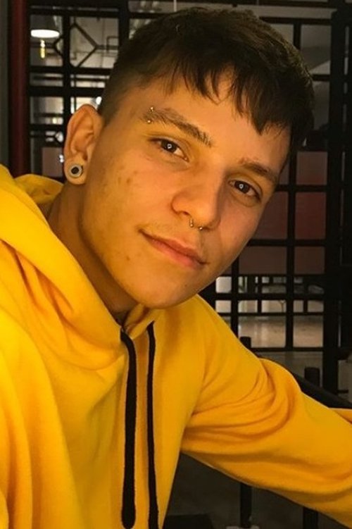 Paulo Sousa as Elton