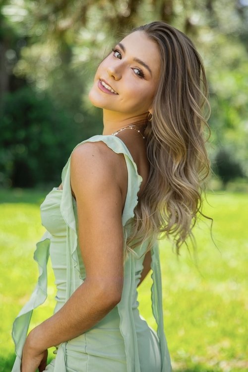 Giulia Nassa as Luana