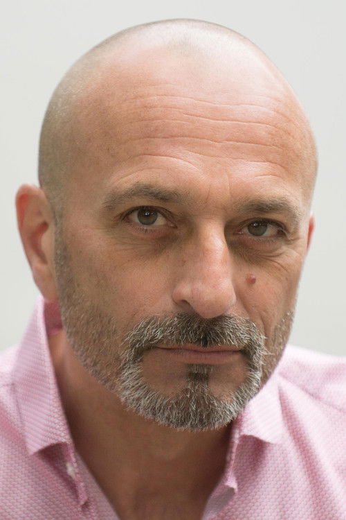 Mario Romano as Alfredo