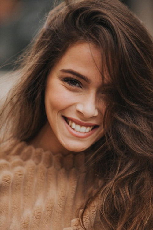 Alice Angelica as Valentina