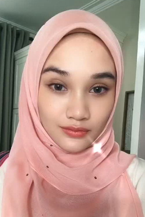 Emaleen Minhad as Siti