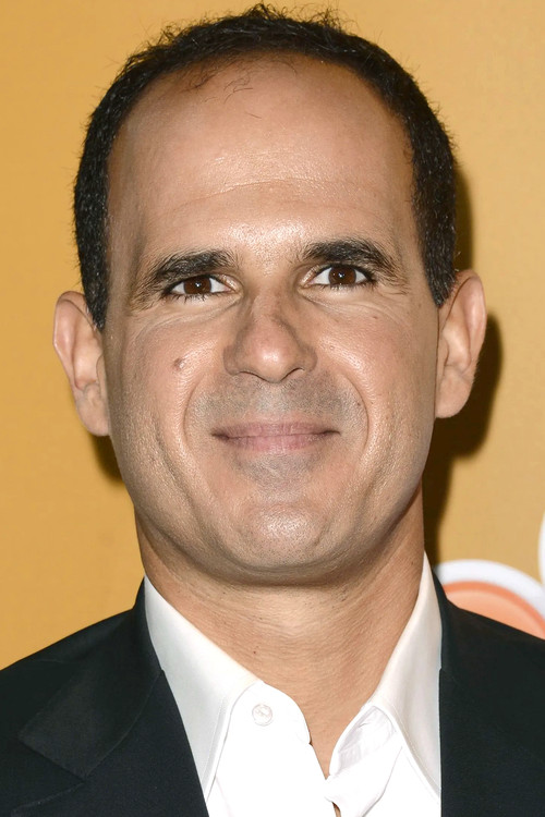 Marcus Lemonis as D.E Shaw