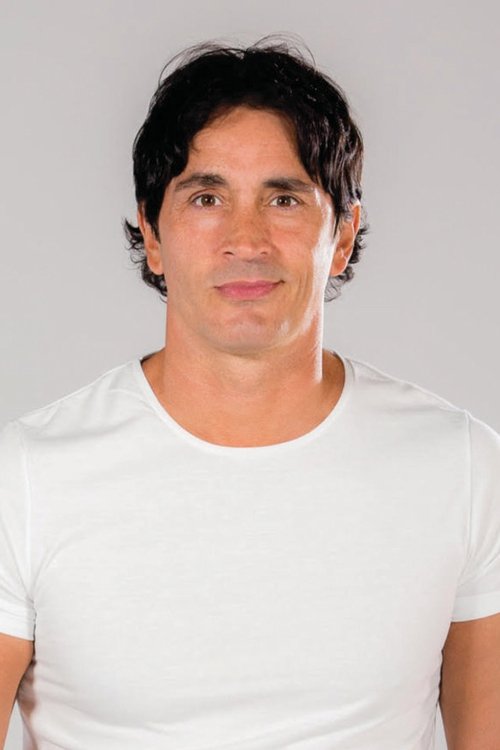 Sebastián Estevanez as Juan Diaz