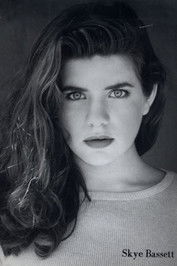 Skye Bassett as Anna