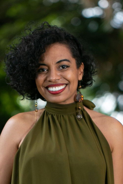 Naiara Lira as Viviane