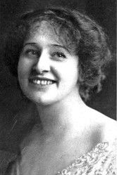 Pearl Sindelar as Malone Sister