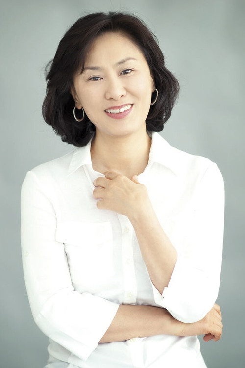 Bae Jeong-mi as Choi Soo Jeong / Deok Hwa's Grandmother / Female Student (voice)