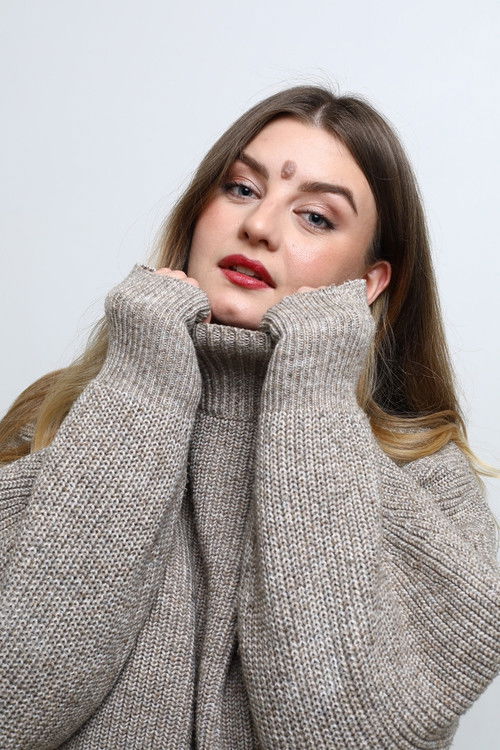 Elin Gustafsson as Anna (voice)