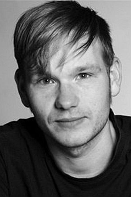 Markus Tomczyk as Thomas