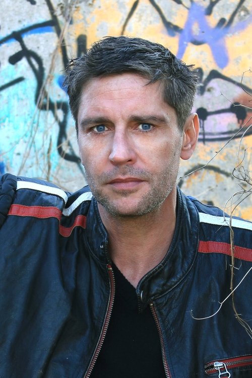 Oliver Bootz as Frank Sesink