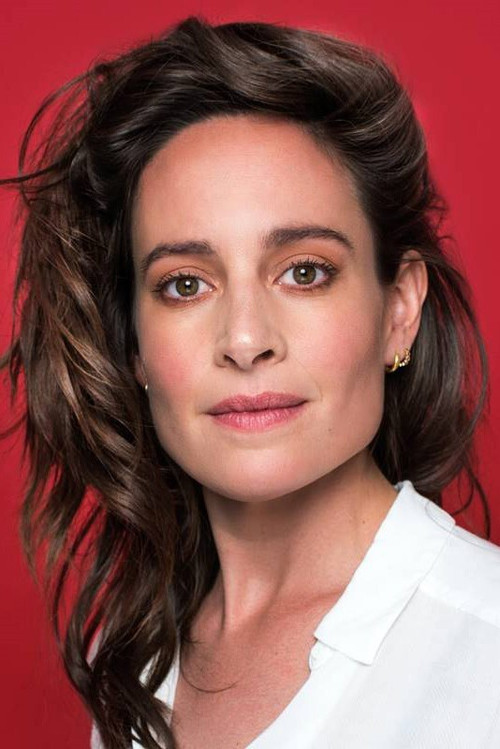 Hannah van Lunteren as Claire