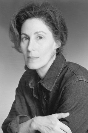 Lenore Harris as Bella