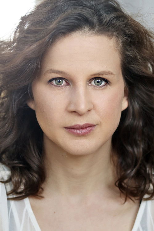 Éveline Gélinas as Gérante World Mart