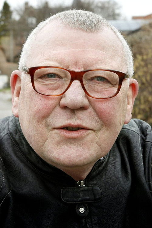 Erling Bundgaard as Vært