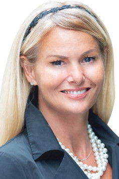 Lisa Robinson as Helen