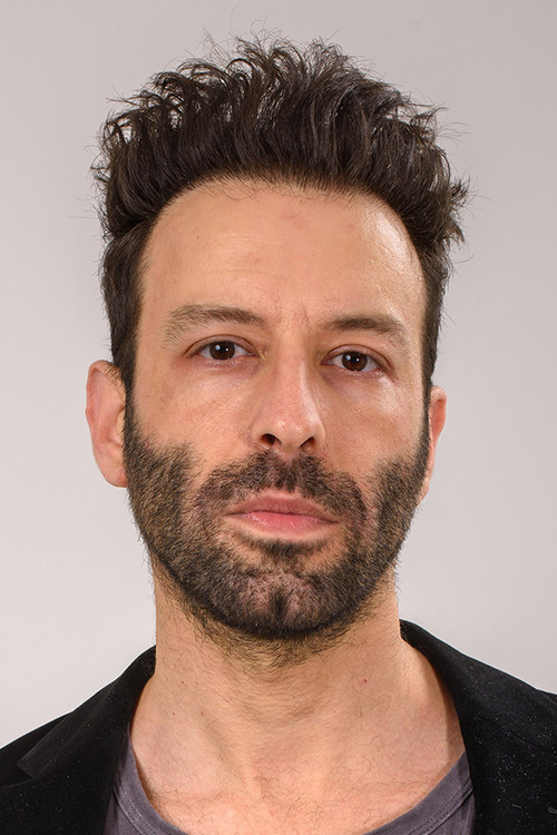 Şafak Tok as Polis Amiri