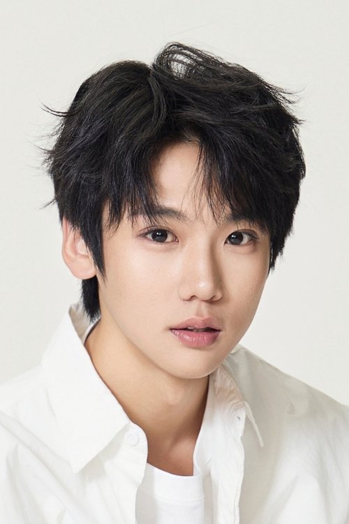 Hu Yichen as 聶小知