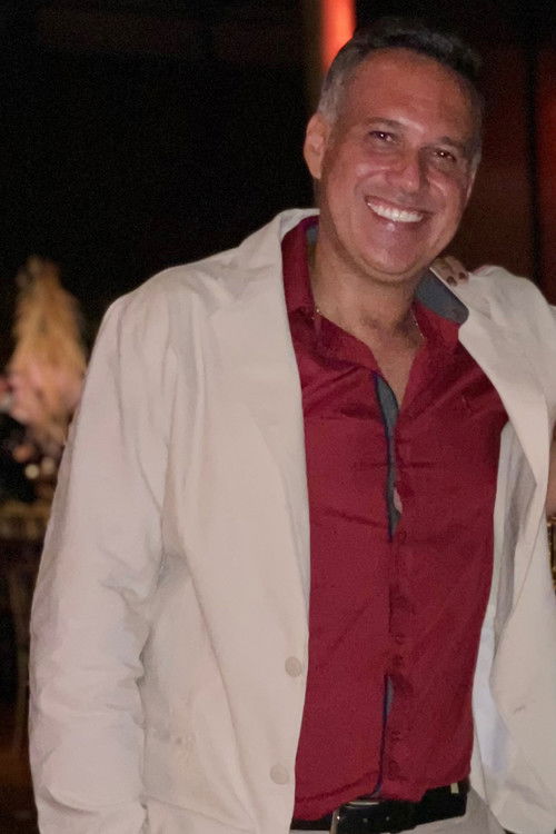 Cassio Loures as Homem