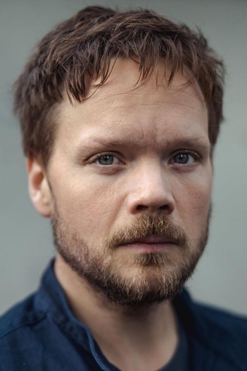 Adam Ild Rohweder as Piet Carnell