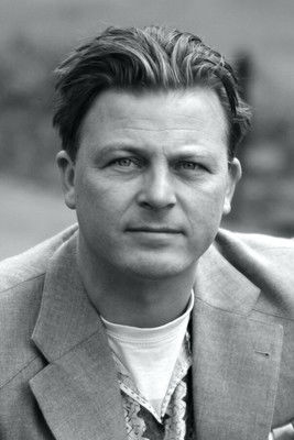 Bård Kjøge Rønning as narrator