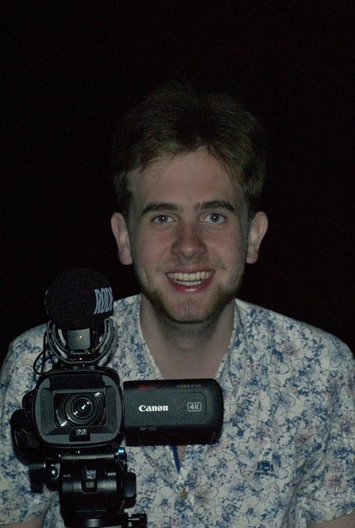 Nathan van der Cammen as David Hoofdpersoon / Wolf bezorger / Louise Valentine (voice)