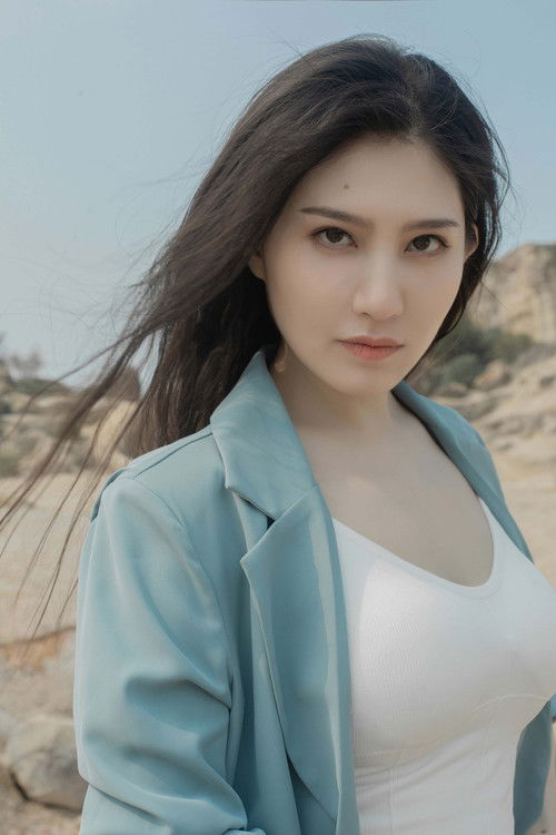 Yu Peiyao as Assistant Tong Yuchen