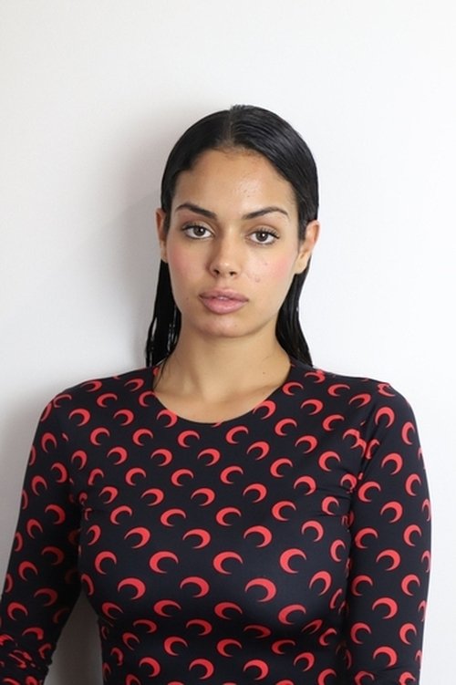 Horya Benabet as Yasmine