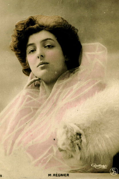 Marthe Régnier as Sick woman