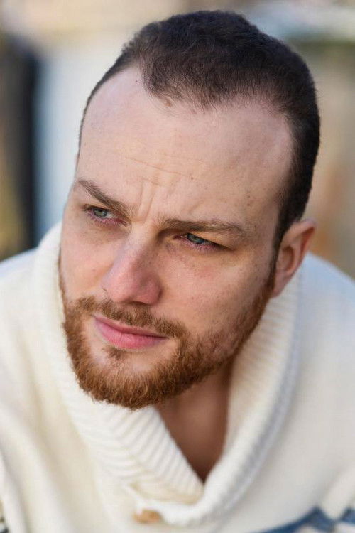 Anthony Darche as Homme au bar (uncredited)