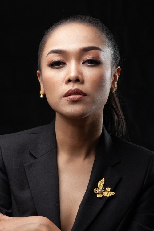 Vilouna Phetmany as Ana