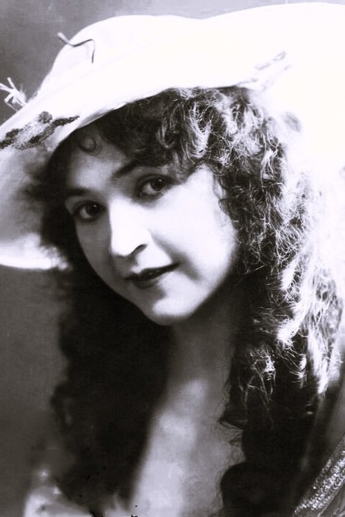 Gertrude Robinson as Pippa