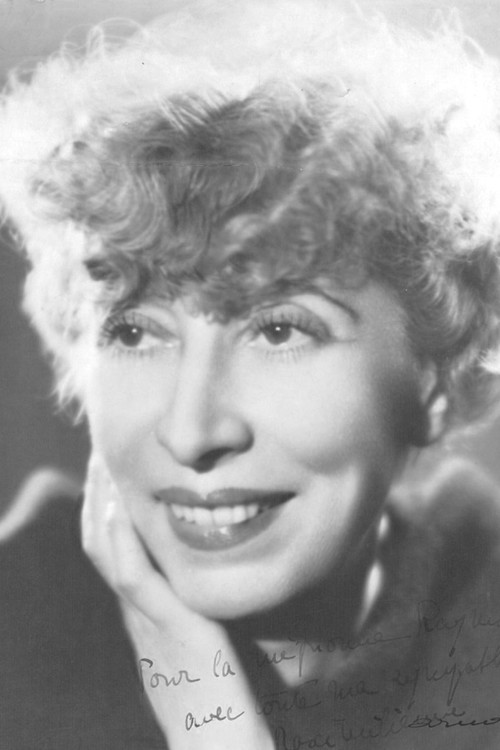 Maximilienne as Une invitée au diner