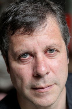 Alain Payen as L'éditeur (voice)