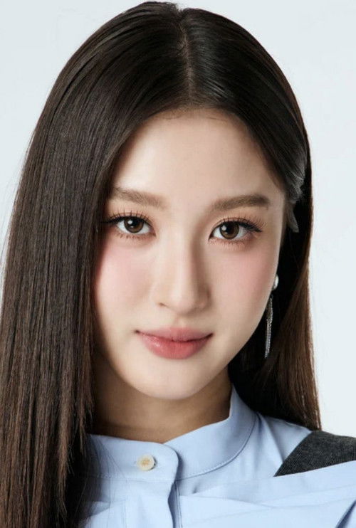 Benyapa Jeenprasom as Charuni (age 15)