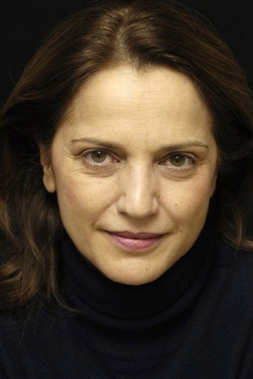 Pauline Macia as Louise Vialhe