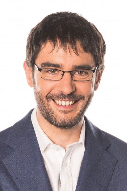 Juanra Bonet as Presentador