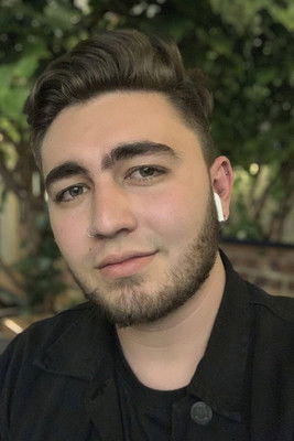 Juan José Narváez as J