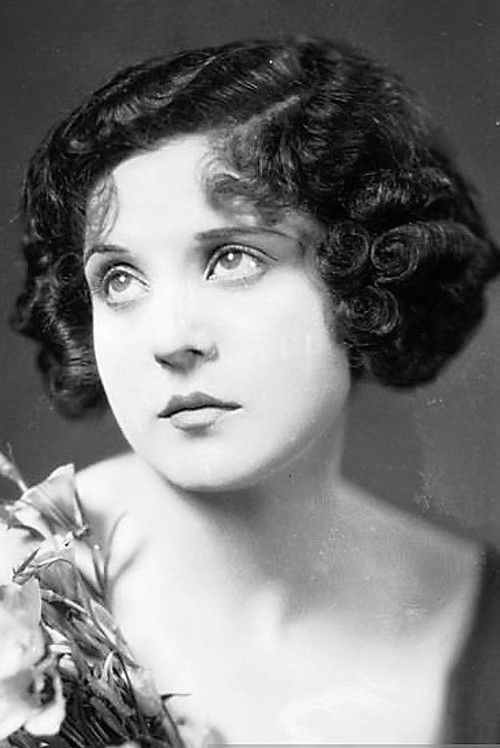 Fritzi Brunette as Elinor Parker