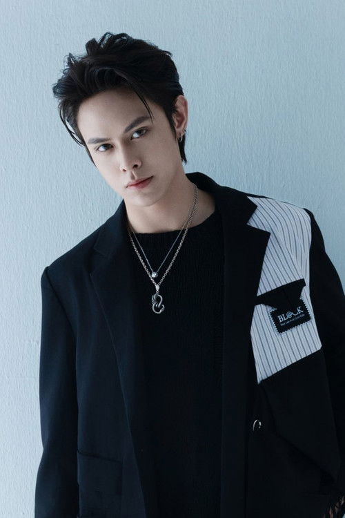 Duy Lân as Self - Contestant