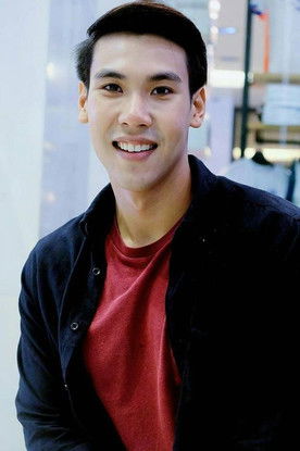 Kraicharoen Ittikorn as Knot