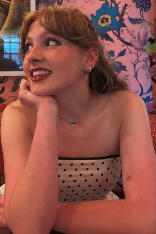 Lily Greer as Susan/Suzy Stardust