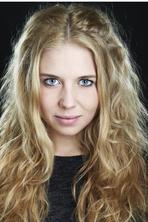 Salka Sól Eyfeld as Mom