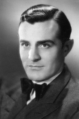 Tauno Palo as Kalevi Kari