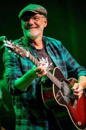 Peter Carlsson as Thunder-Karlsson (voice)